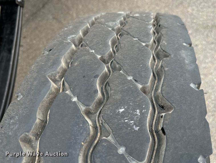 image for item NQ9676 2021 Peterbilt  389 semi truck