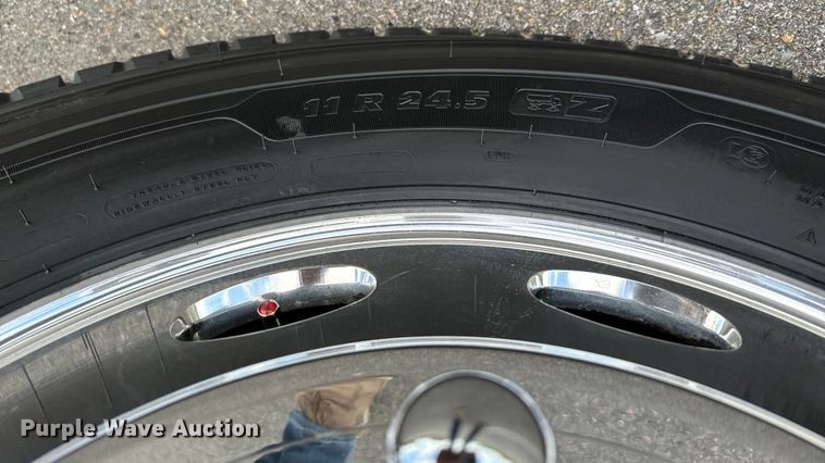 image for item NQ9676 2021 Peterbilt  389 semi truck