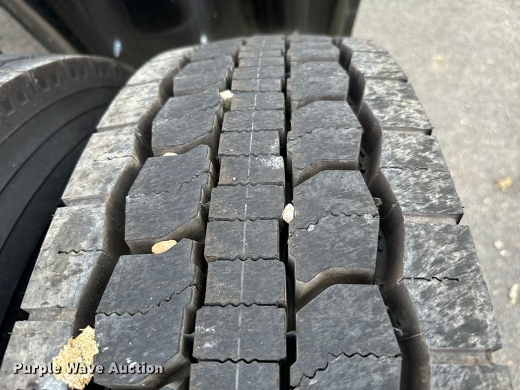 image for item NQ9676 2021 Peterbilt  389 semi truck