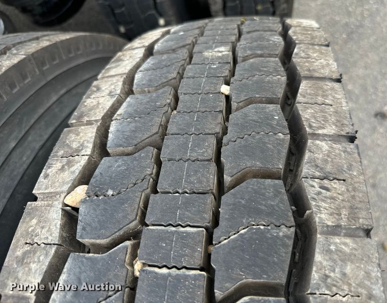 image for item NQ9676 2021 Peterbilt  389 semi truck