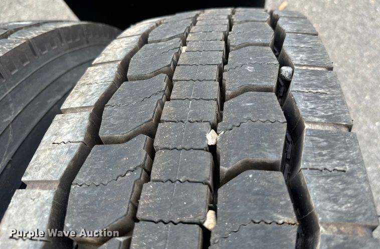 image for item NQ9676 2021 Peterbilt  389 semi truck