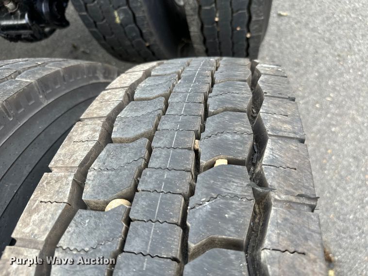 image for item NQ9676 2021 Peterbilt  389 semi truck