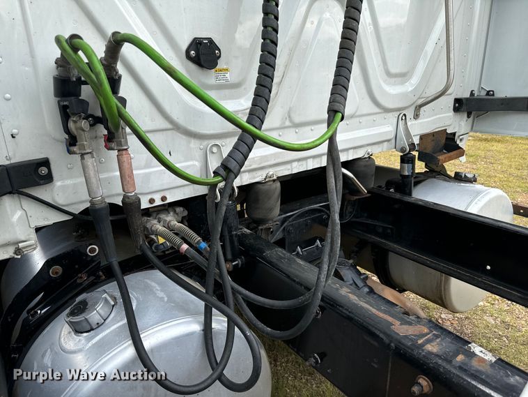 image for item NQ9678 2016 Freightliner  Cascadia 125 semi truck