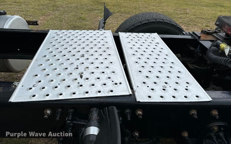 image for item NQ9678 2016 Freightliner  Cascadia 125 semi truck