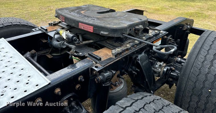 image for item NQ9678 2016 Freightliner  Cascadia 125 semi truck