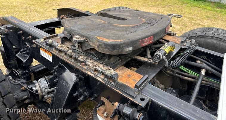 image for item NQ9678 2016 Freightliner  Cascadia 125 semi truck