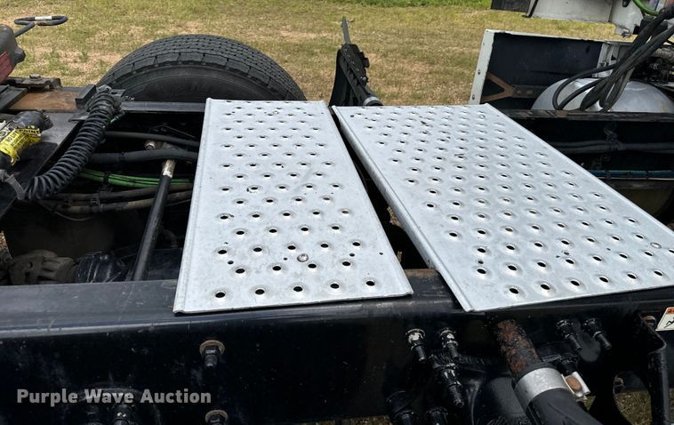 image for item NQ9678 2016 Freightliner  Cascadia 125 semi truck