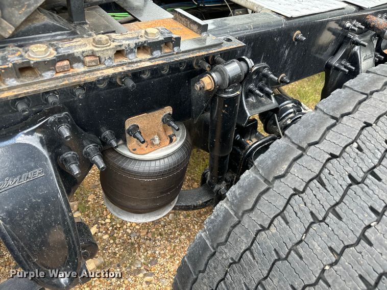 image for item NQ9678 2016 Freightliner  Cascadia 125 semi truck