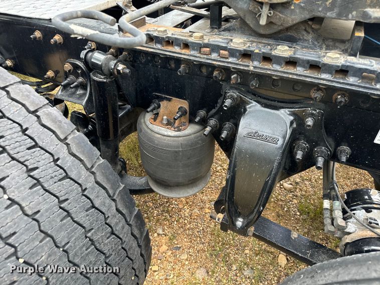 image for item NQ9678 2016 Freightliner  Cascadia 125 semi truck