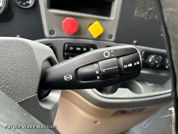 image for item NQ9678 2016 Freightliner  Cascadia 125 semi truck