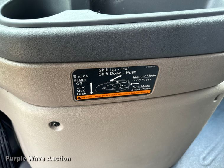 image for item NQ9678 2016 Freightliner  Cascadia 125 semi truck