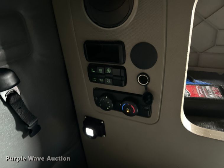 image for item NQ9678 2016 Freightliner  Cascadia 125 semi truck