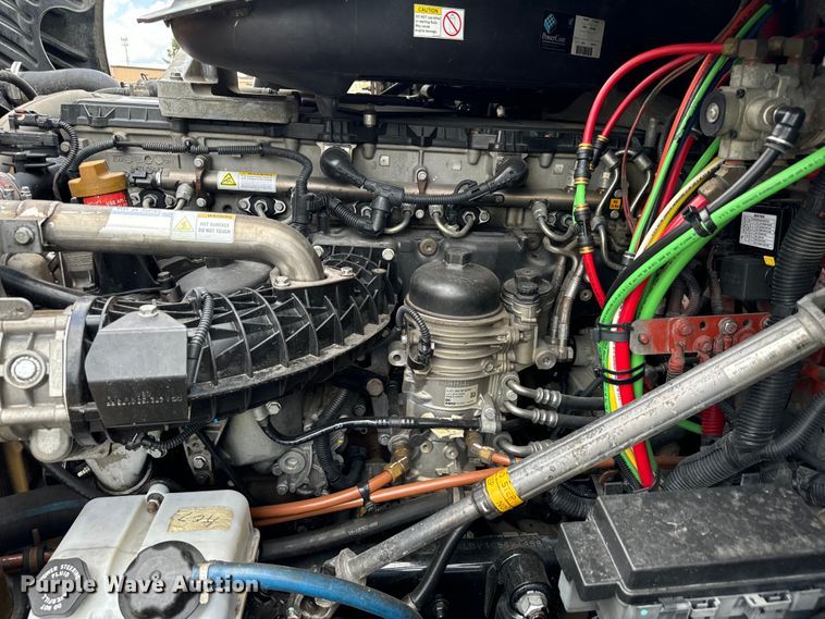 image for item NQ9678 2016 Freightliner  Cascadia 125 semi truck