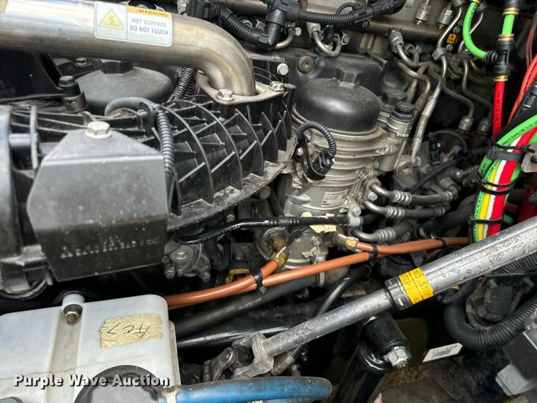 image for item NQ9678 2016 Freightliner  Cascadia 125 semi truck