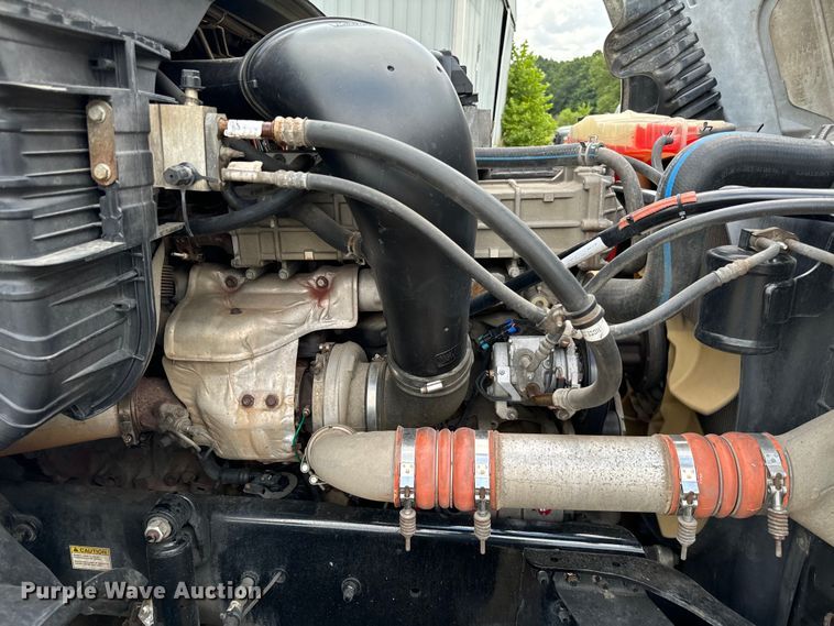 image for item NQ9678 2016 Freightliner  Cascadia 125 semi truck