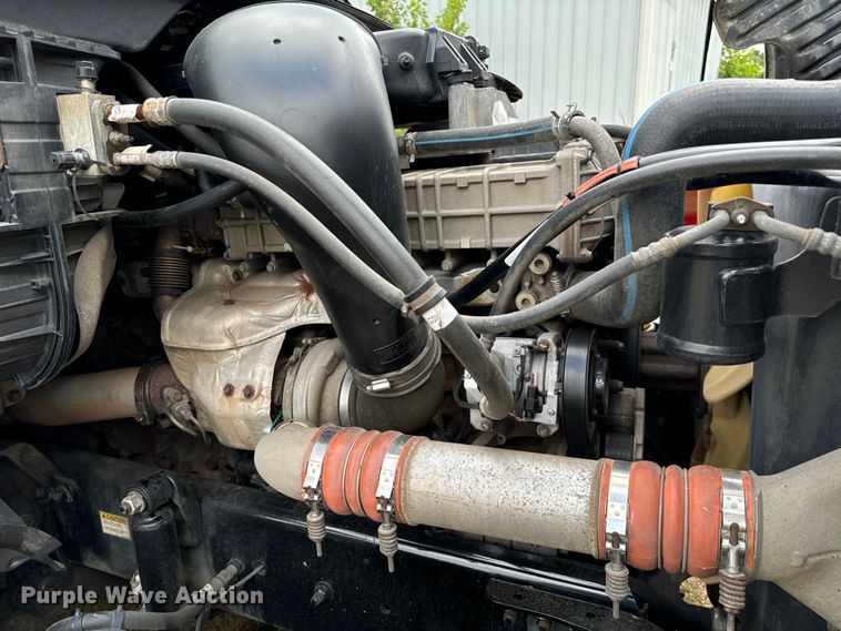 image for item NQ9678 2016 Freightliner  Cascadia 125 semi truck