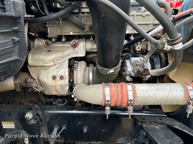 image for item NQ9678 2016 Freightliner  Cascadia 125 semi truck