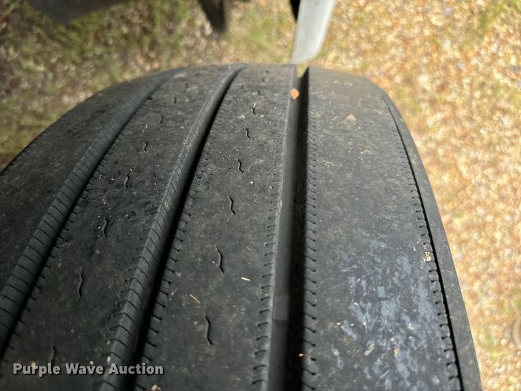 image for item NQ9678 2016 Freightliner  Cascadia 125 semi truck