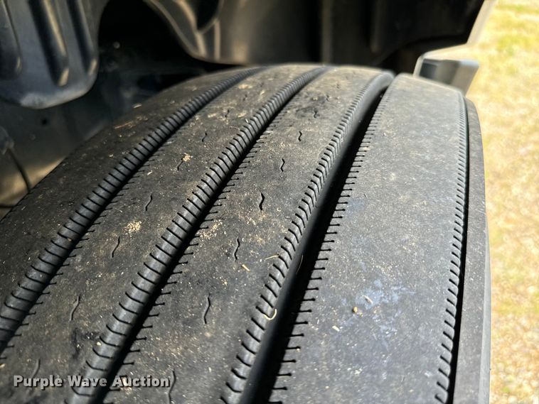 image for item NQ9678 2016 Freightliner  Cascadia 125 semi truck