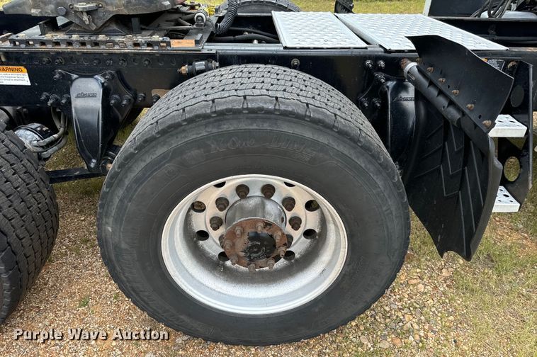 image for item NQ9678 2016 Freightliner  Cascadia 125 semi truck