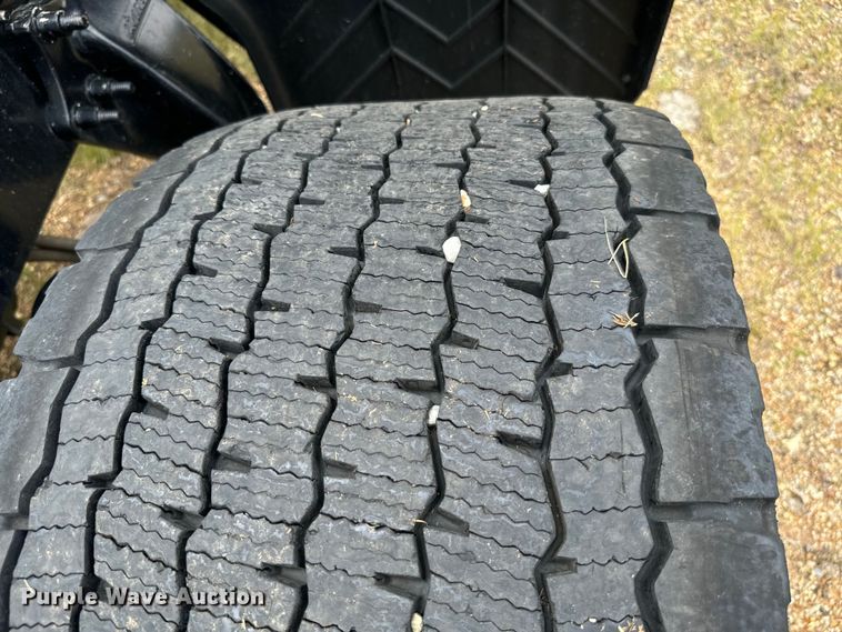 image for item NQ9678 2016 Freightliner  Cascadia 125 semi truck