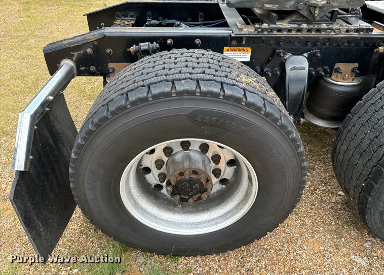 image for item NQ9678 2016 Freightliner  Cascadia 125 semi truck