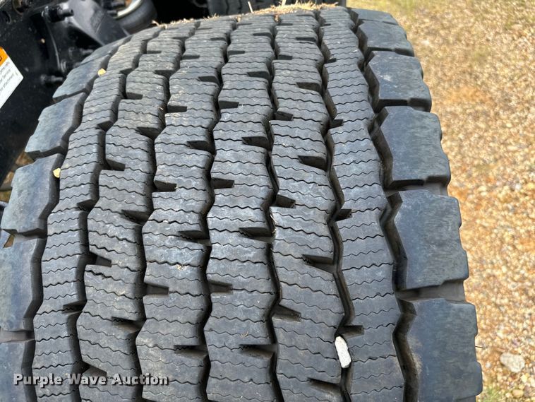 image for item NQ9678 2016 Freightliner  Cascadia 125 semi truck