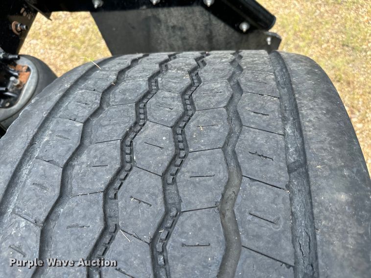 image for item NQ9678 2016 Freightliner  Cascadia 125 semi truck