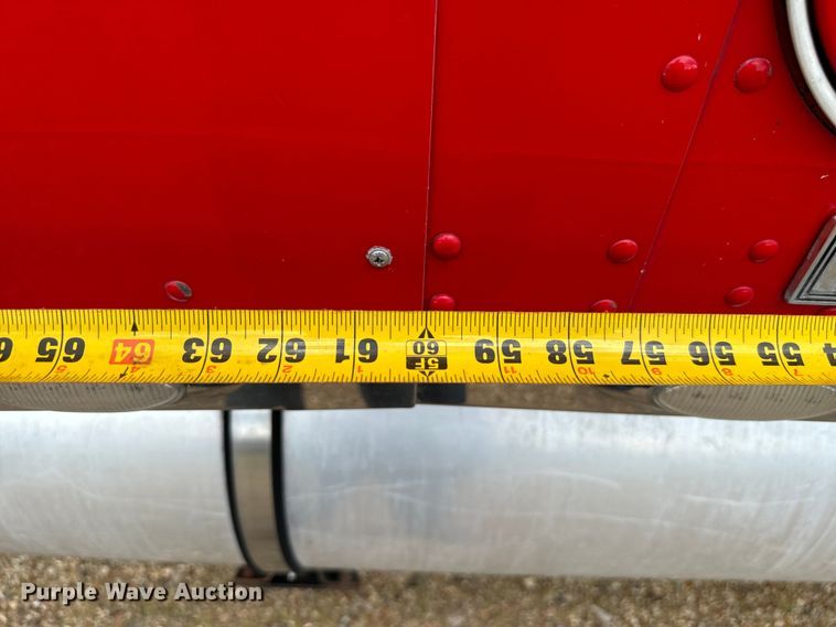 image for item NQ9679 2004 Kenworth W900L semi truck