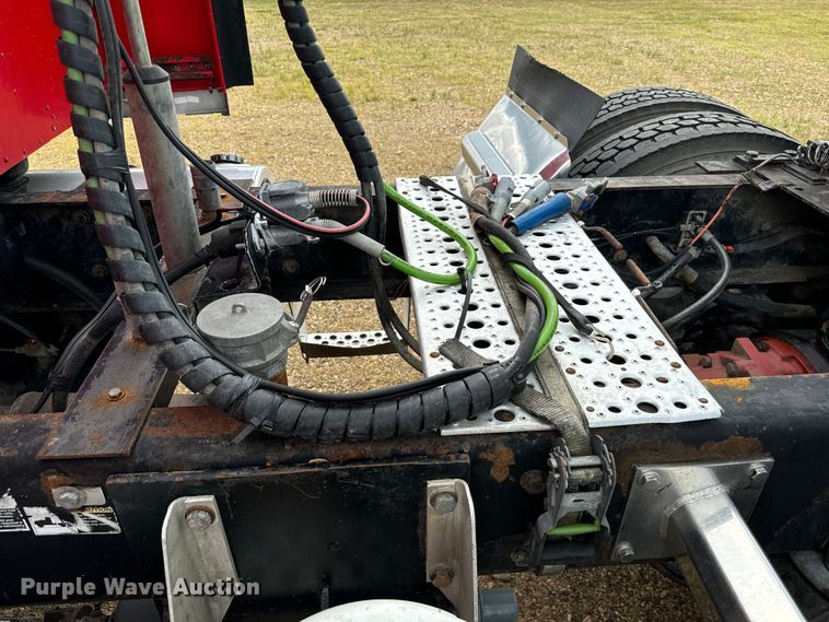 image for item NQ9679 2004 Kenworth W900L semi truck