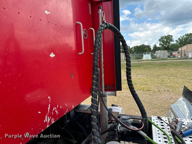 image for item NQ9679 2004 Kenworth W900L semi truck