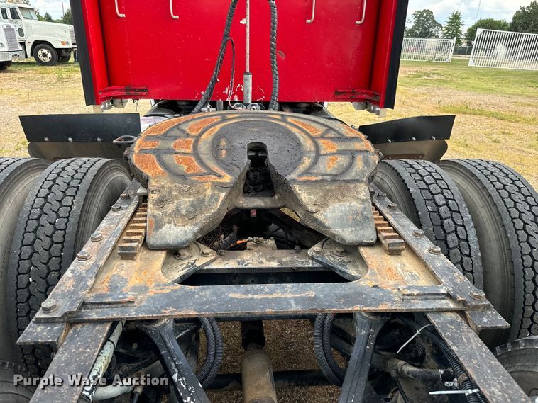 image for item NQ9679 2004 Kenworth W900L semi truck