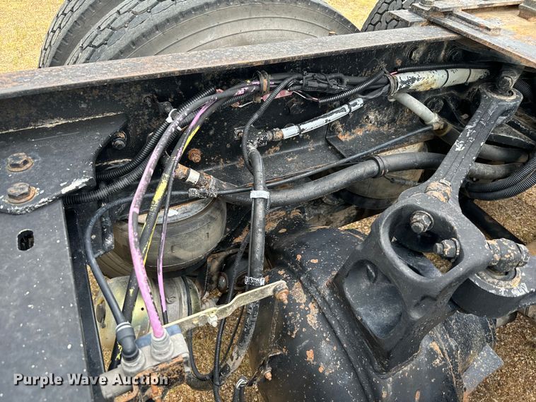 image for item NQ9679 2004 Kenworth W900L semi truck