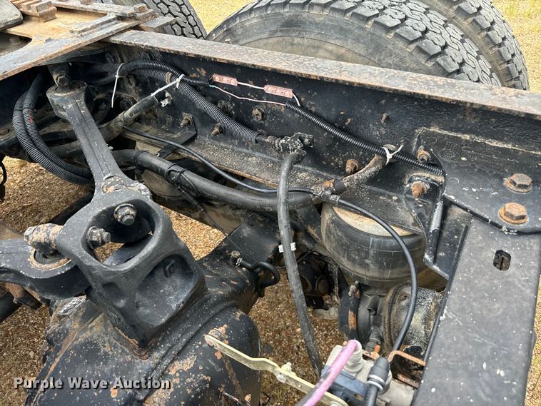 image for item NQ9679 2004 Kenworth W900L semi truck