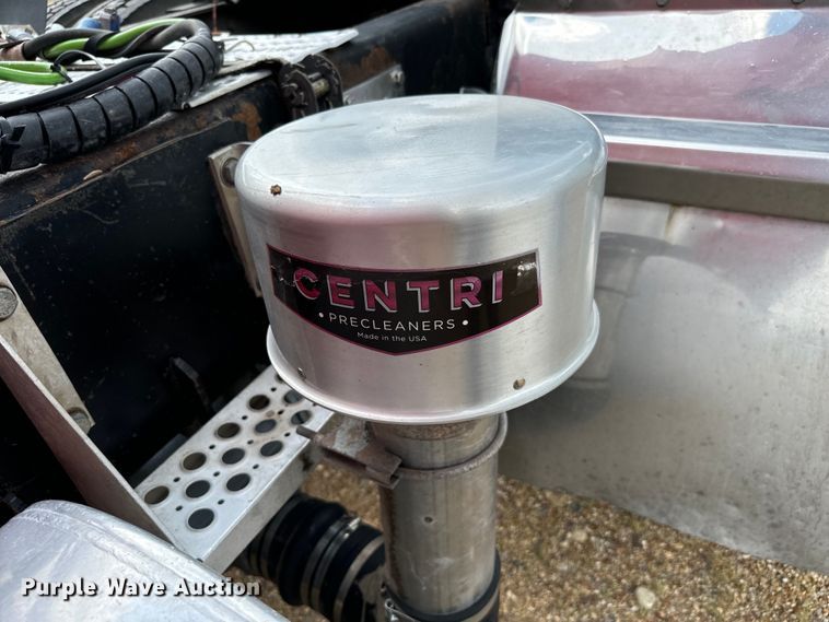 image for item NQ9679 2004 Kenworth W900L semi truck