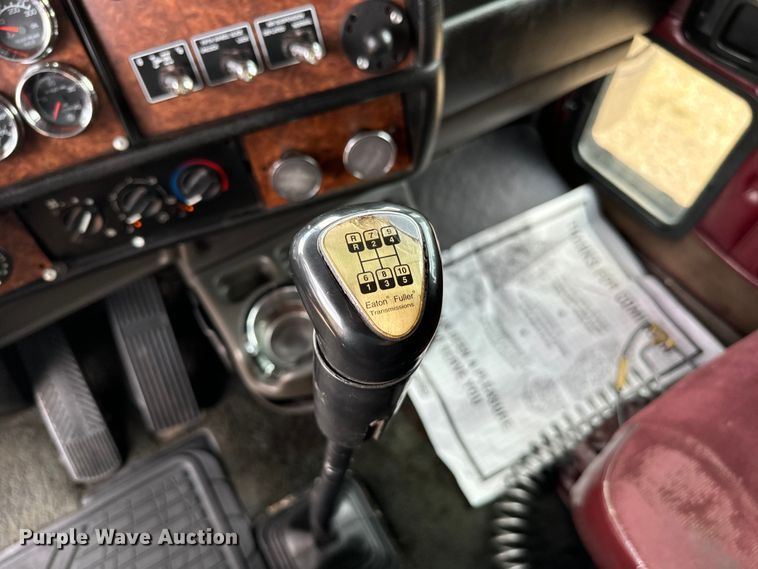 image for item NQ9679 2004 Kenworth W900L semi truck