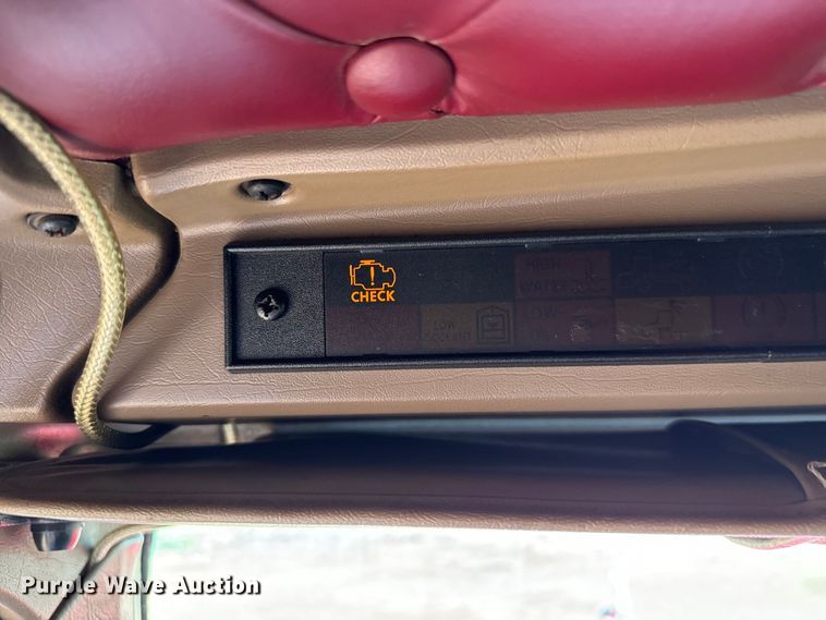 image for item NQ9679 2004 Kenworth W900L semi truck