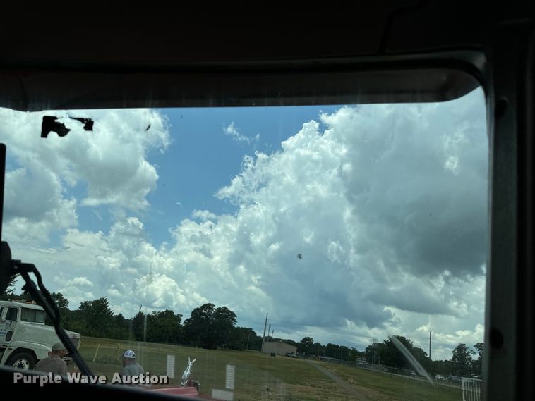 image for item NQ9679 2004 Kenworth W900L semi truck