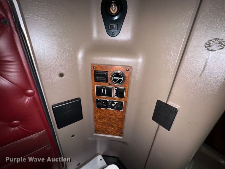 image for item NQ9679 2004 Kenworth W900L semi truck