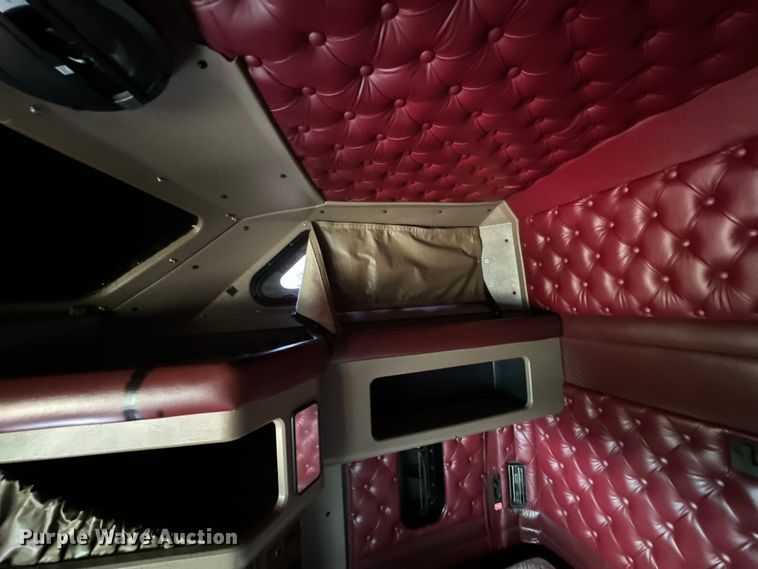 image for item NQ9679 2004 Kenworth W900L semi truck