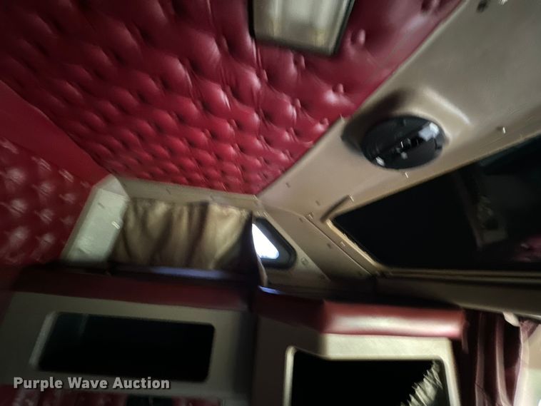 image for item NQ9679 2004 Kenworth W900L semi truck