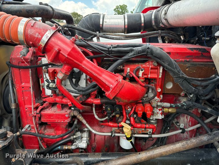 image for item NQ9679 2004 Kenworth W900L semi truck