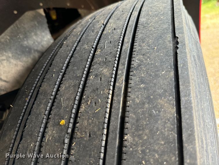 image for item NQ9679 2004 Kenworth W900L semi truck