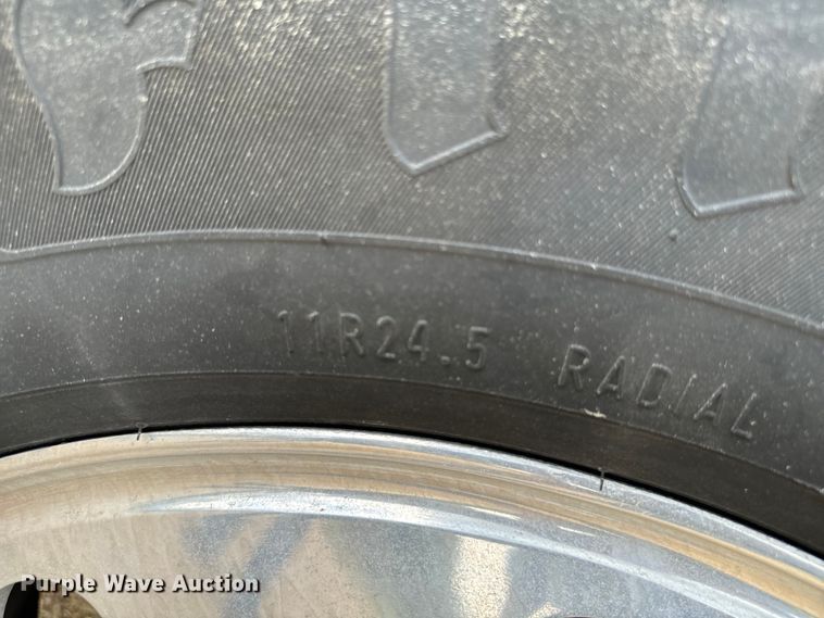 image for item NQ9679 2004 Kenworth W900L semi truck