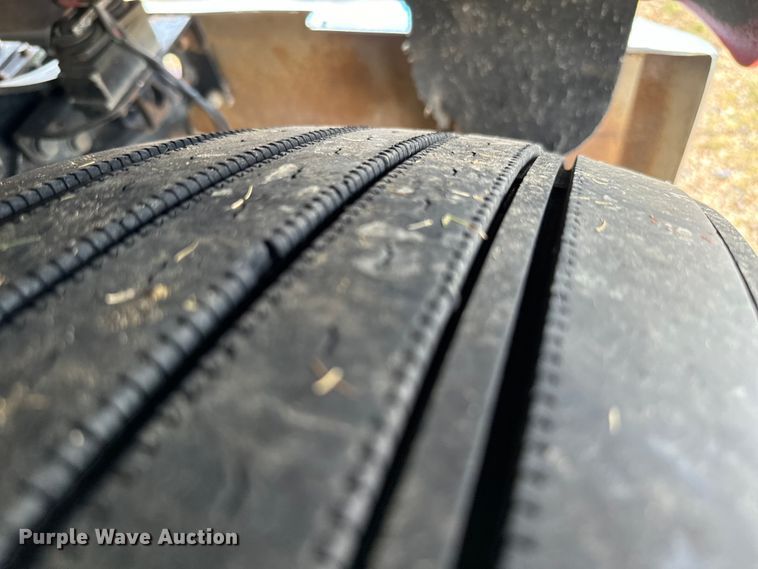 image for item NQ9679 2004 Kenworth W900L semi truck