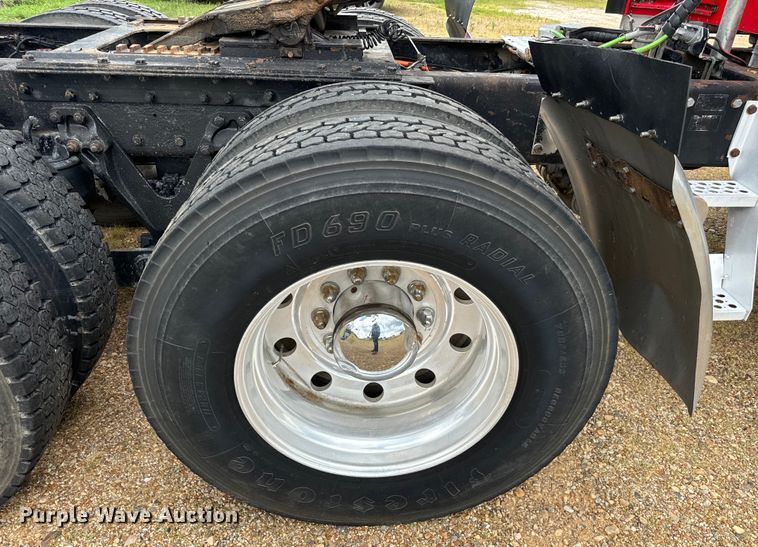 image for item NQ9679 2004 Kenworth W900L semi truck