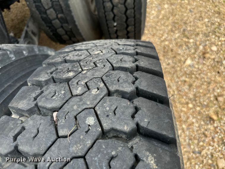 image for item NQ9679 2004 Kenworth W900L semi truck