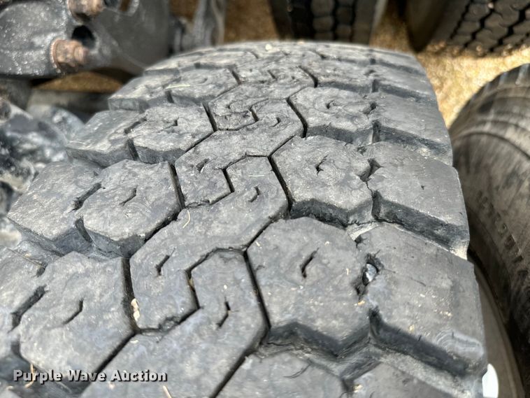 image for item NQ9679 2004 Kenworth W900L semi truck