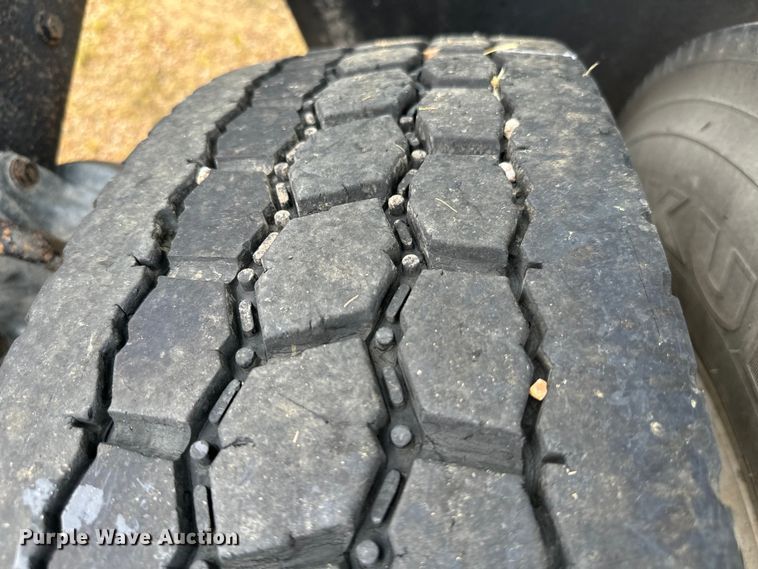 image for item NQ9679 2004 Kenworth W900L semi truck