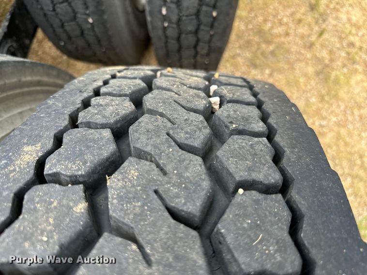 image for item NQ9679 2004 Kenworth W900L semi truck